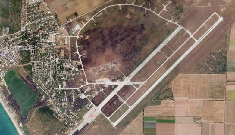 Ο ουκρανικός στρατός επιβεβαιώνει ότι έπληξε ρωσική αεροπορική βάση στην Κριμαία