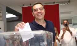 Τσίπρας: Οι αληθινοί αγώνες που έχουμε να δώσουμε μπροστά μας δεν είναι οι εσωκομματικοί»