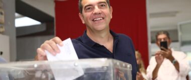Τσίπρας: Οι αληθινοί αγώνες που έχουμε να δώσουμε μπροστά μας δεν είναι οι εσωκομματικοί»