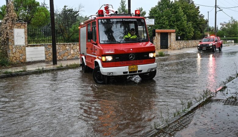 Η Πυροσβεστική έλαβε 10.495 κλήσεις από πλημμυροπαθείς τον Σεπτέμβριο στην Θεσσαλία