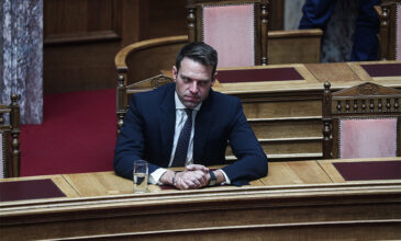 Στη Βουλή ξανά ο Στέφανος Κασσελάκης: Η πρώτη του ομιλία ως πρόεδρος στους 47 βουλευτές του ΣΥΡΙΖΑ