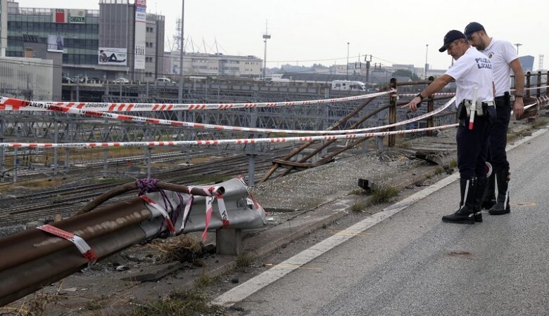 Πολύνεκρη τραγωδία στη Βενετία: «Το κιγκλίδωμα της οδογέφυρας ήταν πολύ χαμηλό»