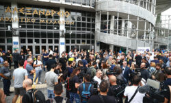 Γιάννης Ιωαννίδης: Πλήθος κόσμου στο λαϊκό προσκύνημα στο Αλεξάνδρειο – Στις 17:00 η κηδεία του
