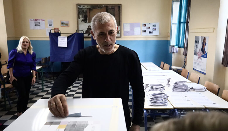 Ψήφισε ο Γιάννης Μώραλης στον Πειραιά – «Σήμερα είναι μια πολύ σημαντική ημέρα»
