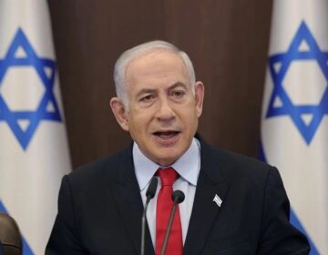 Με την πλάτη στον τοίχο ο Νετανιάχου – Ο ισραηλινός πρωθυπουργός ανάμεσα στις οικογένειες των ομήρων και τους ακροδεξιούς συμμάχους του