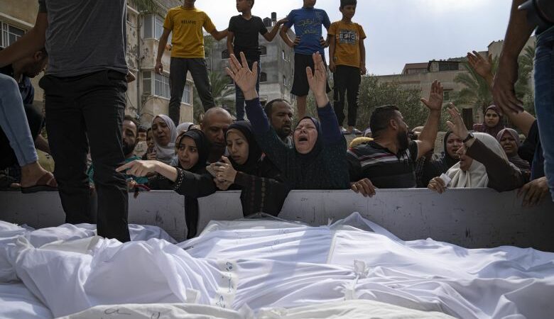 Οι ισραηλινοί σφυροκοπούν τη Γάζα – Πλήγματα σε πάνω από 400 στόχους – 240 οι νεκροί σύμφωνα με τη Χαμάς