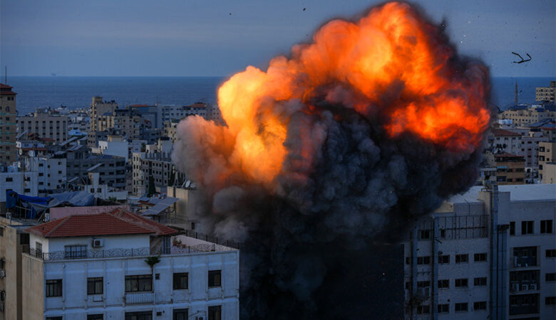 Πόλεμος στη Μέση Ανατολή: Με εκτελέσεις ομήρων εάν συνεχιστούν οι βομβαρδισμοί στη Γάζα απειλεί η Χαμάς