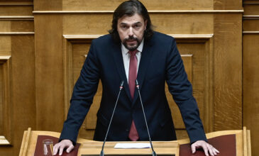 Αντιδράσεις προκάλεσε η δήλωση του Πέτρου Παππά για φαντάρο που μίλησε σε αντιπολεμική διαδήλωση – Η θέση του ΣΥΡΙΖΑ