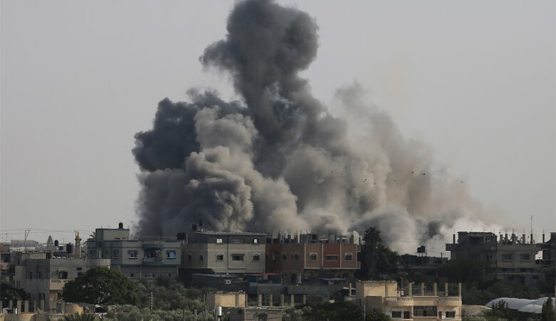 «Αίμα και άμμος» στη Μέση Ανατολή: Το Ισραήλ είναι έτοιμο για χερσαία επέμβαση στη Γάζα – Πάνω από 2.000 οι νεκροί