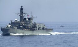 Η Βρετανία στηρίζει στρατιωτικά το Ισραήλ: Στέλνει πολεμικά πλοία, ελικόπτερα και πεζικό στην Ανατολική Μεσόγειο