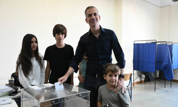 Αυτοδιοικητικές εκλογές: Ψήφισε ο Κώστας Μπακογιάννης που διεκδικεί εκ νέου τα ηνία της πρωτεύουσας – Δείτε βίντεο και εικόνες του News