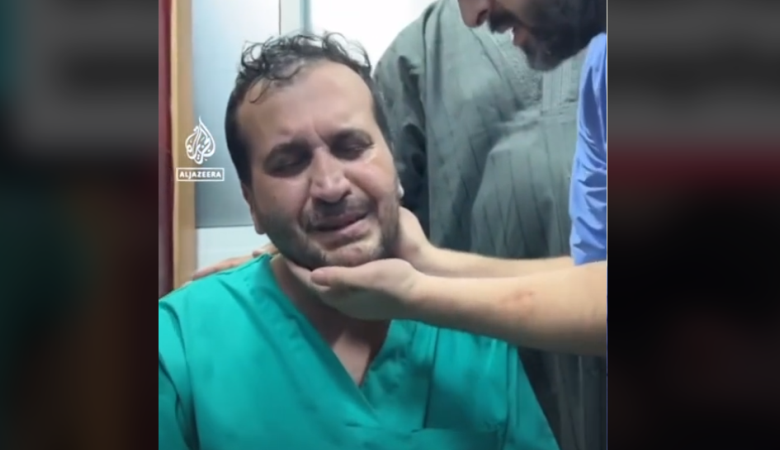 Συγκλονίζει το βίντεο με γιατρό στη Γάζα να καταρρέει βλέποντας νεκρούς στο νοσοκομείο πατέρα και αδερφό