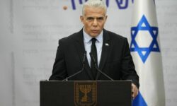 Υπάρχει πάνω «στο τραπέζι» συμφωνία με τη Χαμάς για να τερματιστεί ο πόλεμος, τονίζει ο επικεφαλής της αντιπολίτευσης στο Ισραήλ