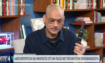 Θανάσης Βασιλόπουλος: «Δεν νιώθω ότι κουβαλάω όλη τη φυλή των Ρομά στην πλάτη μου»