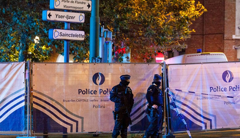 Τρομοκρατική επίθεση στις Βρυξέλλες: Πληροφορίες ότι συνελήφθη ο δράστης – Οι αστυνομικοί πυροβόλησαν τον ύποπτο μέσα σε ένα καφέ