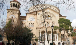 Συνελήφθη ο Σύρος που μπήκε με μαχαίρι στον Ιερό Ναό Αγίου Παντελεήμονα και φώναζε «Αλλαχού Ακμπάρ»