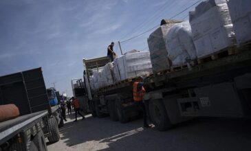 Φορτηγά με ανθρωπιστική βοήθεια έφτασαν στο νότιο τμήμα της Λωρίδας της Γάζας