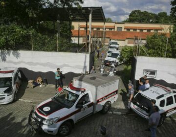 Δύο νεκροί από τη συντριβή μικρού αεροπλάνου πάνω σε οχήματα σε λεωφόρο του Σάο Πάολο