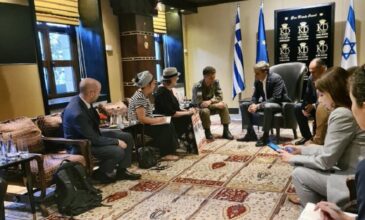 Με οικογένειες ομήρων της Χαμάς συναντήθηκε στο Ισραήλ ο Κυριάκος Μητσοτάκης