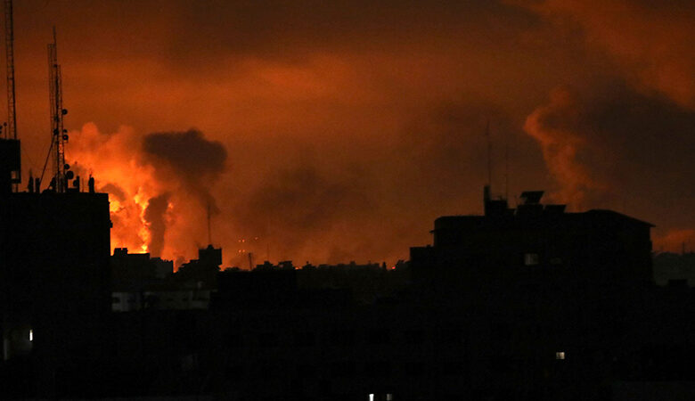 Πόλεμος στη Μέση Ανατολή: Ολονύχτιο σφυροκόπημα του Ισραήλ στη Γάζα – Απέσυρε τις δυνάμεις του το πρωί