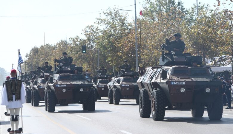 Κορυφώθηκαν οι εορταστικές εκδηλώσεις στη Θεσσαλονίκη με την στρατιωτική παρέλαση