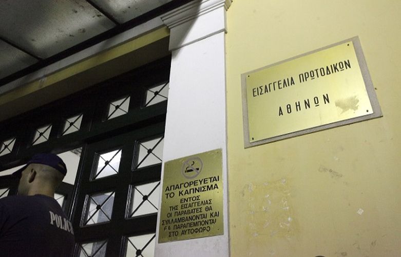 Πατροκτονία στα Καλύβια: Ποινική δίωξη για ανθρωποκτονία ασκήθηκε στον 16χρονο – Την Τετάρτη στον ανακριτή