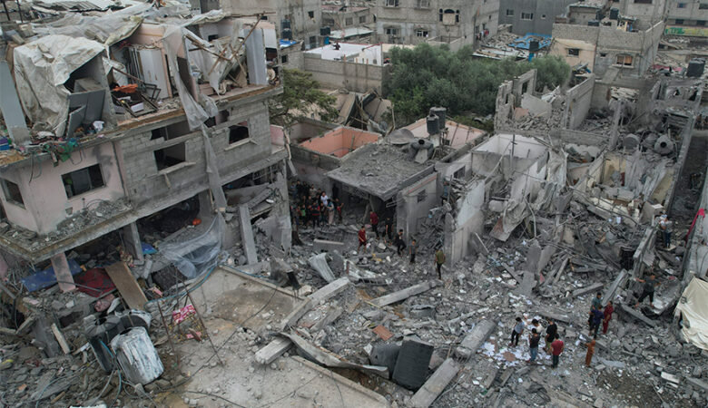 Οι Ισραηλινοί έχουν περικυκλώσει την πόλη της Γάζας – H κυβέρνηση του Ισραήλ «κόβει όλους τους δεσμούς» στέλνοντας πίσω τους Παλαιστίνιους εργαζόμενους