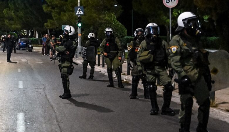 Έξι συλλήψεις στην περιοχή της Ακρόπολης για τα επεισόδια στην πλατεία Βικτωρίας