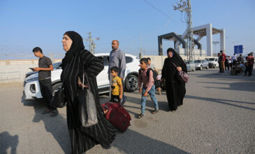 Άνοιξε η μεθοριακή διάβαση στη Ράφα: Φεύγουν οι πρώτοι ξένοι, άνθρωποι με διπλή υπηκοότητα και 90 Παλαιστίνιοι τραυματίες