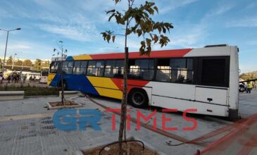 Τραγωδία με μία νεκρή γυναίκα στη Θεσσαλονίκη: Λεωφορείο παρέσυρε δύο αυτοκίνητα και μία μοτοσικλέτα