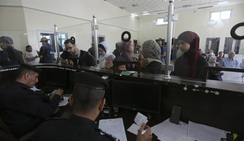 Στην Αθήνα έφθασαν 11 Έλληνες και μέλη των οικογενειών τους που απεγκλωβίστηκαν χθες από τη Γάζα