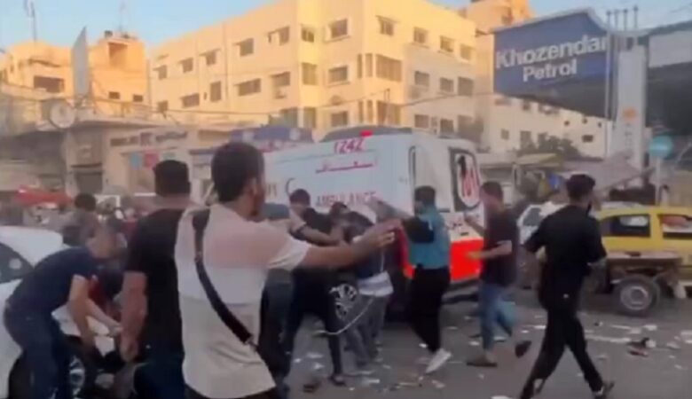 Πόλεμος στη Μέση Ανατολή: «Το ασθενοφόρο μετέφερε μαχητές της Χαμάς» λέει το Ισραήλ – Για δεκάδες νεκρούς κάνει λόγο η Χαμάς