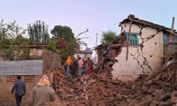 Τουλάχιστον 128 νεκροί από τον ισχυρό σεισμό στο Νεπάλ