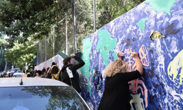 Ένταση στα Εξάρχεια λόγω κοπής δέντρων για το μετρό – Παρέμβαση του Χάρη Δούκα