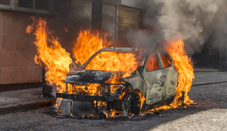 Θεσσαλονίκη: Αυτοκίνητο πήρε φωτιά – Την έσβησαν πολίτες με πυροσβεστήρα