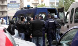 Επιχείρηση-«σκούπα» της ΕΛ.ΑΣ. στη Αθήνα με 62 συλλήψεις
