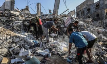 Πόλεμος στη Μέση Ανατολή: Σκηνές πανικού και χάους από τα πυρά στα νοσοκομεία Αλ Κοντς και Αλ Σίφα της Γάζας