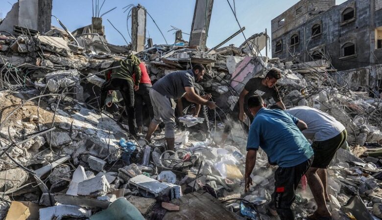 Πόλεμος στη Μέση Ανατολή: Σκηνές πανικού και χάους από τα πυρά στα νοσοκομεία Αλ Κοντς και Αλ Σίφα της Γάζας