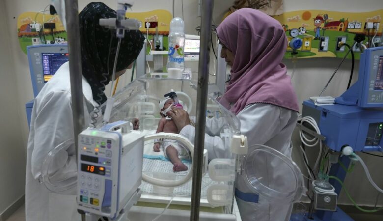 Πόλεμος στη Μέση Ανατολή: Οι Ισραηλινοί προσφέρονται να απομακρύνουν μωρά από το νοσοκομείο Αλ Σίφα