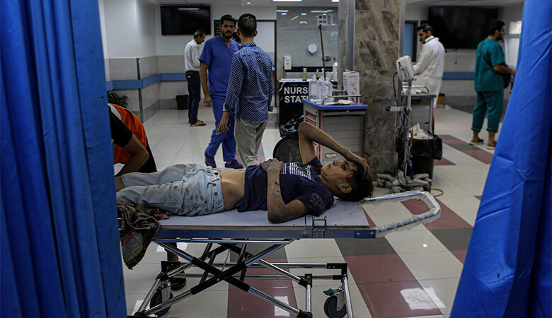 Σοκάρει ο διευθυντής του νοσοκομείου Αλ Σίφα στη Γάζα: «179 πτώματα ενταφιάστηκαν σε ομαδικό τάφο»
