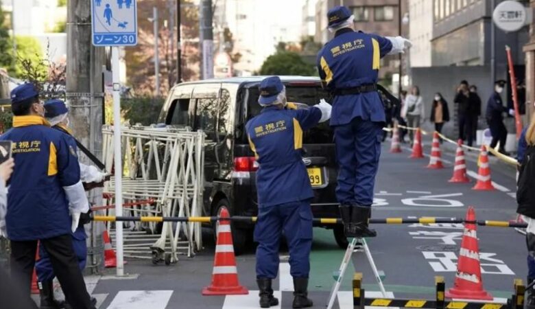 Ιαπωνία: Συνελήφθη άνδρας που έπεσε με το βαν του πάνω σε μπάρα κοντά στην πρεσβεία του Ισραήλ στο Τόκιο