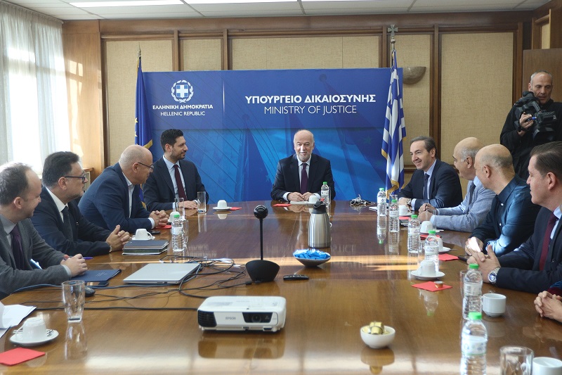 Συμφωνία κυβέρνησης και συμβολαιογράφων για την ψηφιοποίηση της διαδικασίας μεταβίβασης ακινήτων