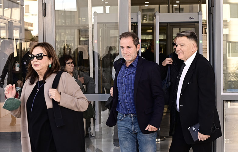 Δημήτρης Λιγνάδης: Αναβλήθηκε η δίκη του στο εδώλιο του Εφετείου για την υπόθεση των βιασμών δυο αγοριών – Τι δήλωσε στους δημοσιογράφους