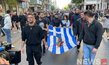 Κλειστές οι πύλες του Πολυτεχνείου – Ξεκίνησε η πορεία προς την Αμερικανική πρεσβεία