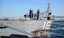 Στο λιμάνι της Θεσσαλονίκης ρυμουλκήθηκε το ιστορικο αντιτορπιλικό «Βέλος»