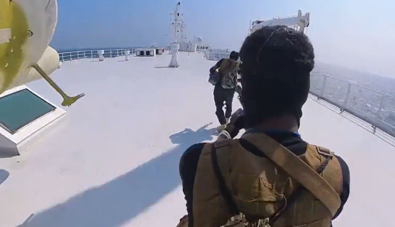 Υεμένη: Βίντεο με τους Χούθι να καταλαμβάνουν το πλοίο Ισραηλινού επιχειρηματία στην Ερυθρά Θάλασσα