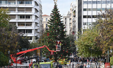 Ανάβει στις 18:00 το Χριστουγεννιάτικο δέντρο στο Σύνταγμα – Η πλατεία θα μετατραπεί σε μία μεγάλη μουσική σκηνή