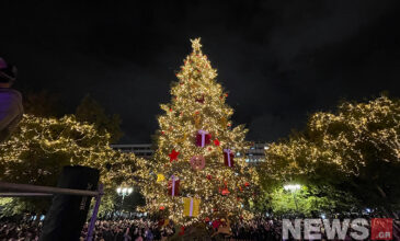 Σε ρυθμούς Χριστουγέννων κινείται από σήμερα η φωταγωγημένη Αθήνα
