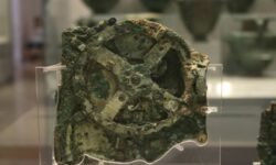 Νέες αποκαλύψεις για τον Μηχανισμό των Αντικυθήρων – Είναι ο πρώτος αναλογικός υπολογιστής που κατασκευάστηκε πριν από 2.200 χρόνια
