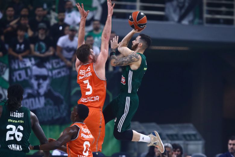 Euroleague: Ο Παναθηναϊκός λύγισε και την Βαλένθια στο ΟΑΚΑ και έκανε καρέ τις σερί νίκες του